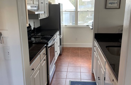Nantucket House | AFFORDABLE, COMFORTABLE & CLEAN Mid-Island South of Town House