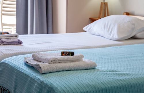 Agia Marina Hotel | Affordable double room w/sea view on Agia Marina beachn