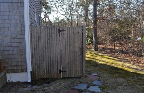 East Harwich House | Affordable Family Getaway Sleeps 7, Near Bike Path, Beach, Golf, Harwich Center