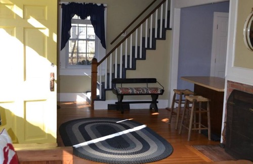 East Harwich House | Affordable Family Getaway Sleeps 7, Near Bike Path, Beach, Golf, Harwich Center