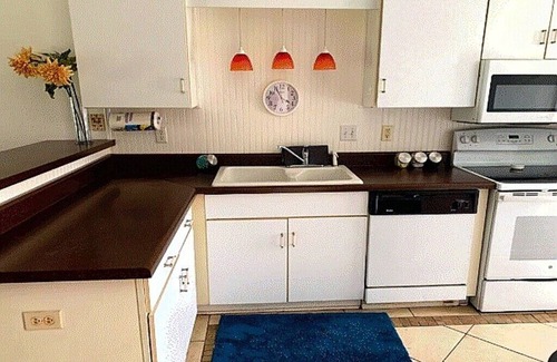 Northwest Pensacola House | Affordable Family & Pet-Friendly Comfort Quick Drive to Beaches and bases.