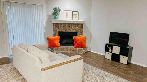 South Side Apartment | Affordable Family Stay - Kid & Pet Friendly
