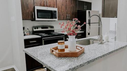 South Side Apartment | Affordable Family Stay - Kid & Pet Friendly