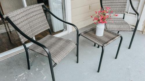 South Side Apartment | Affordable Family Stay - Kid & Pet Friendly