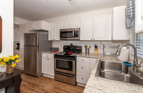 Pine Knoll Shores House | Affordable luxury on the beach!