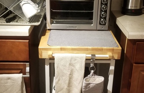 East Flatbush Apartment | Affordable Luxury Guest Suite w/Vacation Backyard