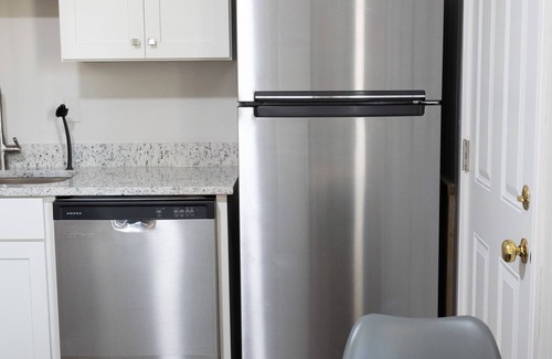 Midtown Apartment | Affordable Luxury Midtown Apartment - Free Private Parking