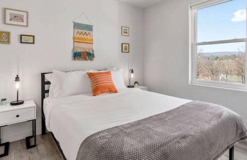 Kerhonkson House | Affordable Luxury Perched Atop The Mountains | Walk to Mill & Main, Rail Trail