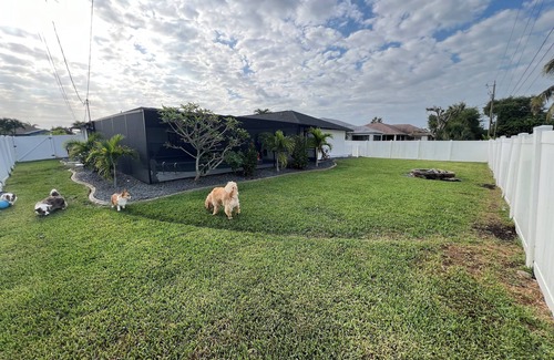 Caloosahatchee House | Affordable No-Pet Fee Cape Coral Getaway