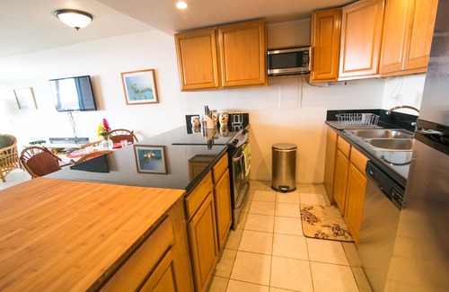 Kahana Condo | Affordable oceanfront condo, amazing views, sunsets, beaches, pool in West Maui