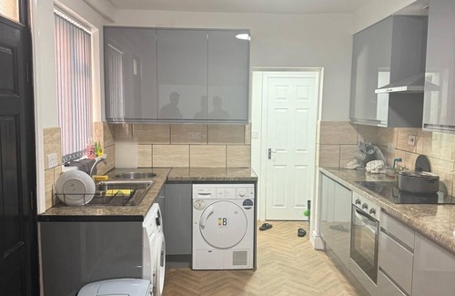 Rusholme House | Affordable Private Room with Amenities