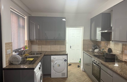 Rusholme House | Affordable Private Room with Amenities