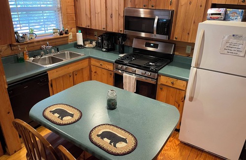 Blue Ridge Cabin | Affordable. Private Mountain Get-A-Way - Good Wi Fi