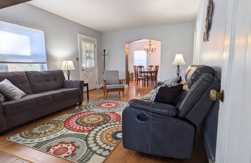 Jeffersonville - Clarksville House | Affordable/Spacious 3 BR in quiet neighborhood 3 miles from Downtown/Expo Center