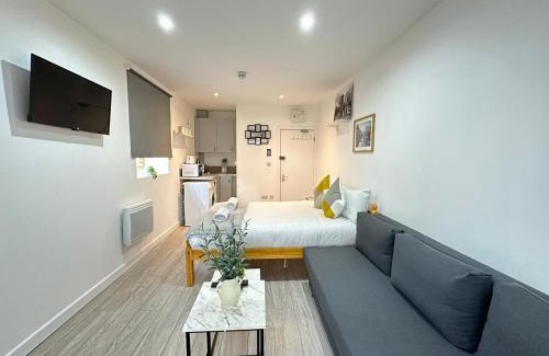 Kensal Green Apartment | Affordable Studio Apartment In London