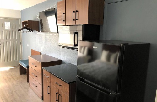 San Antonio Hotel | Affordable Studio w/Kitchenette Near The Alamo – Ideal for Explorers w/Parking