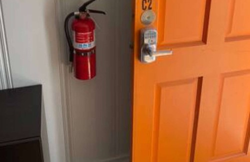 Downtown Apartment | Affordable Convenience 1bedroom 1 bath with small kitchenette