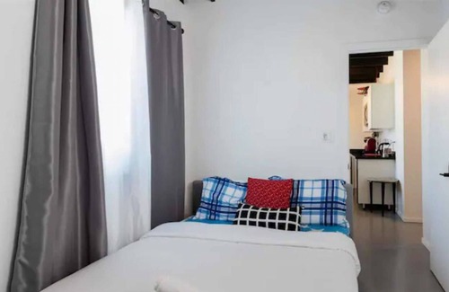 South San Francisco Apartment | Affordable Convenience bedroom 1 bath with small kitchenette Sitting in Downtown South San Francisco