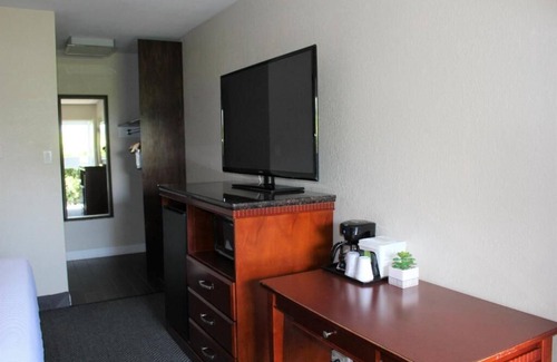 South San Francisco House | Affordable amenities in South San Francisco!