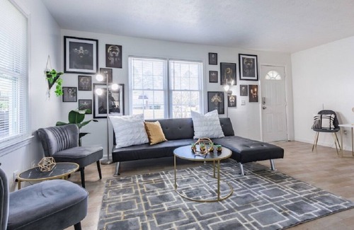 Powder Springs House | African Luxe Themed Home Sleeps 12