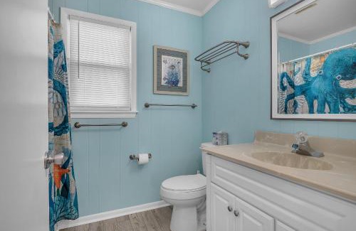 Long Beach House | Afternoon Delight by Oak Island Accommodations