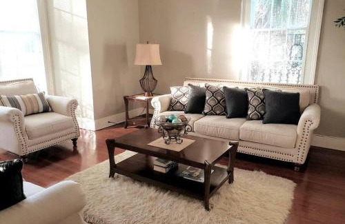 Mobile House | Agatha's Historic Home Free Parking Wi-Fi Deck