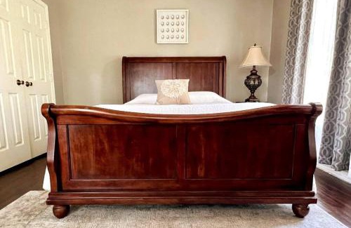 Mobile House | Agatha's Historic Home Free Parking Wi-Fi Deck