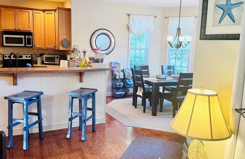 Hampstead House | Agave Palms On Gold Leaf-BeachLife,Private Large Backyard,Grill,FirePit + More!