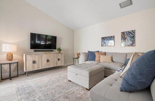 Palma Sola House | Agave Sun! Modern, tropical pool home just off Anna Maria Island!