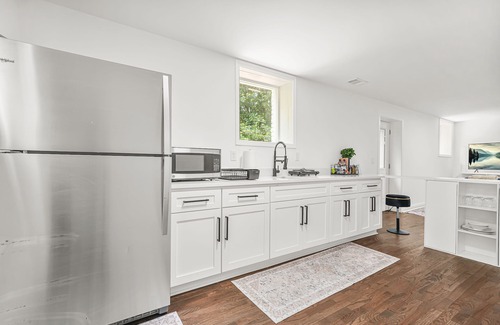 Church Street House | Age 25+ Serene Guest Suite Minutes to Mercedes Benz Stadium, Hartsfield-Jackson