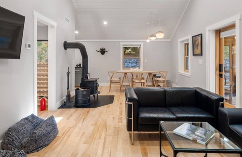 Fairview House | Agern Cottage A peaceful mountain retreat, close to hiking, biking and Asheville