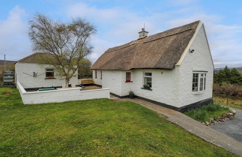 Oughterard Cottage | AGGRAFARD, pet friendly, with open fire in Oughterard, County Galway