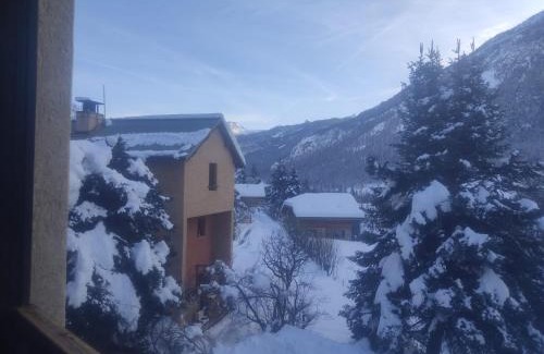 Monetier-les-Bains Apartment | Agréable appartement au calme avec vue montagne, commune de Le Monêtier les Bains - Le Freyssinet