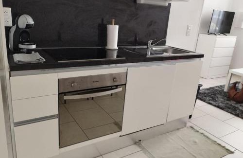 Saint-Quentin Apartment | Agréable Studio calme 2 pers