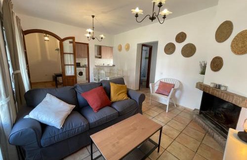 Higuera de la Sierra House | Agradable casa rural con chimenea en interior