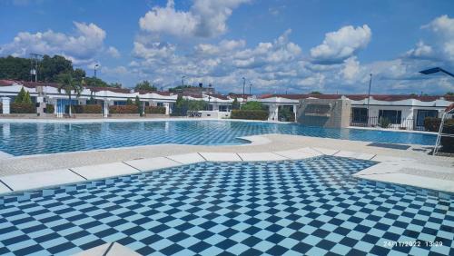 Flandes House | Agradable casa con piscina en tierra caliente