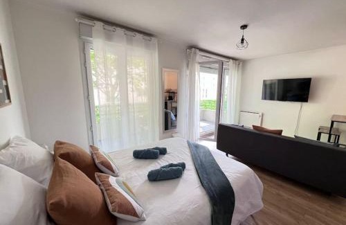 Rosny-sous-Bois Apartment | Agreable Paris Disney Centre ville Metro RER