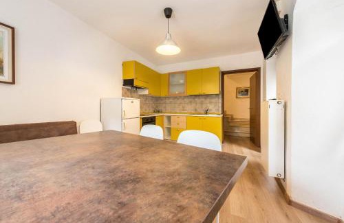 Canale di Tenno Apartment | Agriturismo Al Gallo Nero Giallo