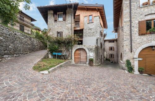 Canale di Tenno Apartment | Agriturismo Al Gallo Nero La Torre