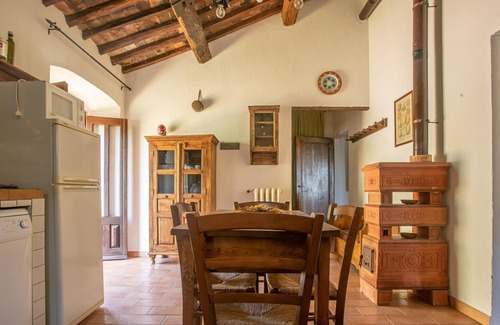 Pescia Fiorentina Apartment | Agriturismo 'Del Doganiere' with Garden & Wi-Fi