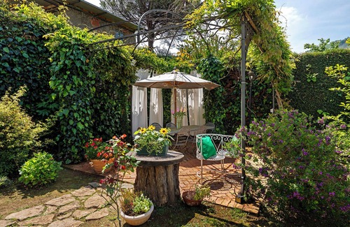 Fisciano Apartment | Agriturismo 'Quadruple Room with Garden View' with Mountain View and Air Conditioning