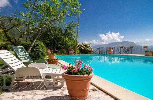 Cerreto di Spoleto House | Agriturismo Santa Serena