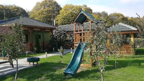 Luncavita House | Agropensiunea Valea Fagilor