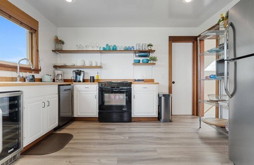 Dillon Beach House | Agua La Vista~Prime hangout for ocean views and dolphin fun! HotTub/Pup/WiFi