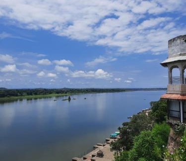 Kasrawad Hotel | Ahilya Fort