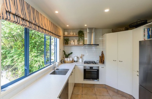 Ahuriri House | Ahuriri's Eden - Napier Holiday Home