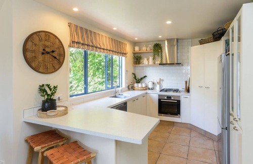 Ahuriri House | Ahuriri's Eden - Napier Holiday Home