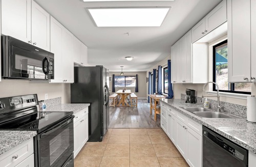 Ahwahnee House | Ahwahneechee Lodge with Game Room, BBQ, Fire Pit