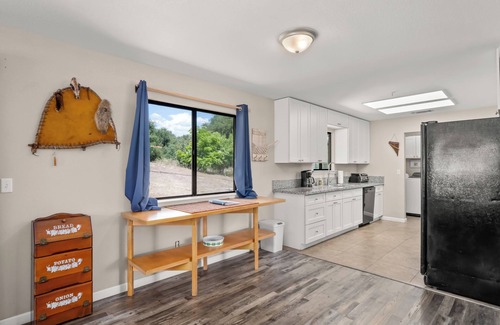 Ahwahnee House | Ahwahneechee Lodge with Game Room, BBQ, Fire Pit