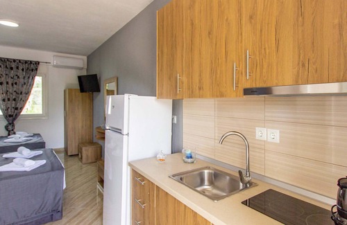 Asprovalta Apartment | Aigli Garden Getaway, Steps From Vrasna Beach